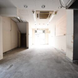 内装、スケルトンです。（ガス、排水、動力有）業種お気軽にご相談下さい。