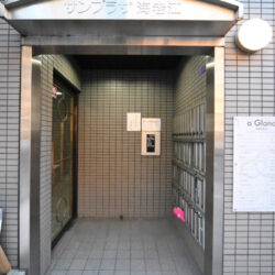 オートロック、エレベーター付き